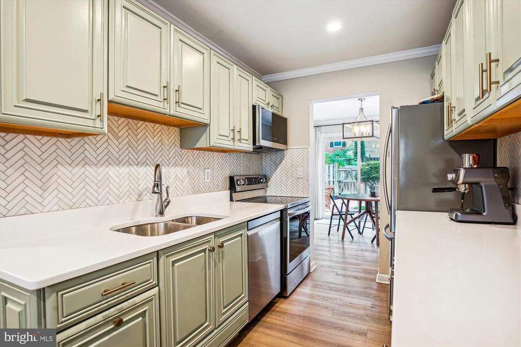 7 Longmeadow Dr