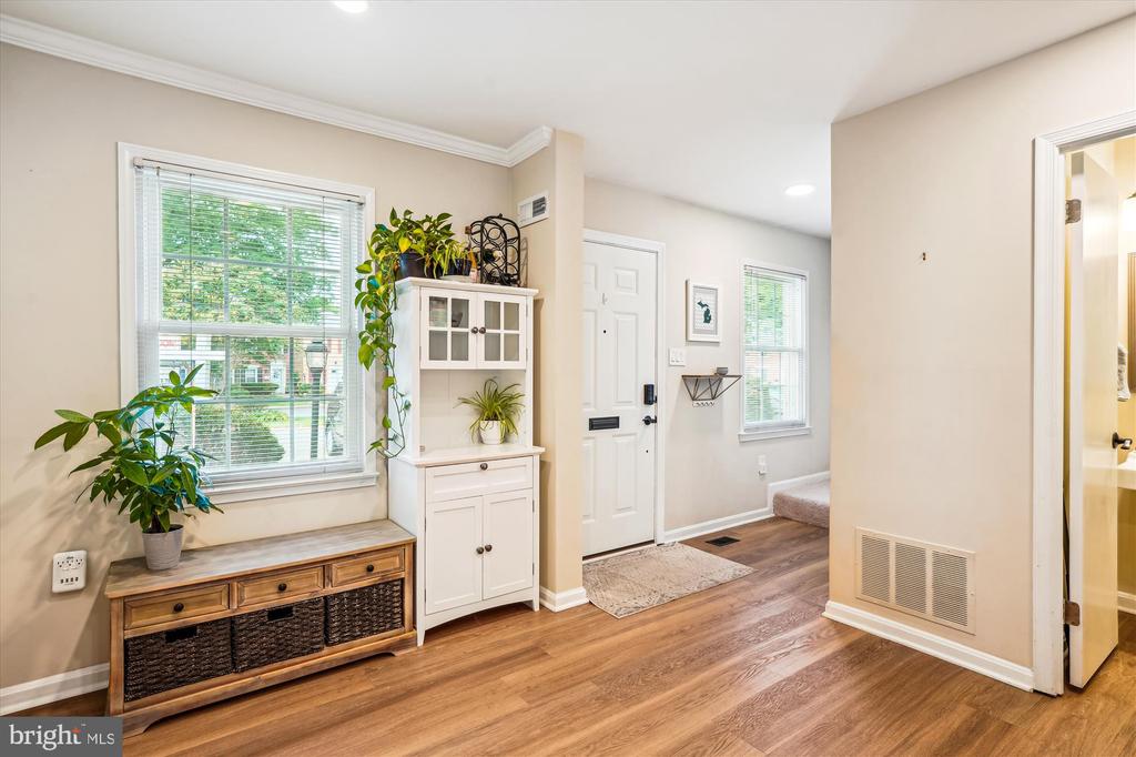 7 Longmeadow Dr