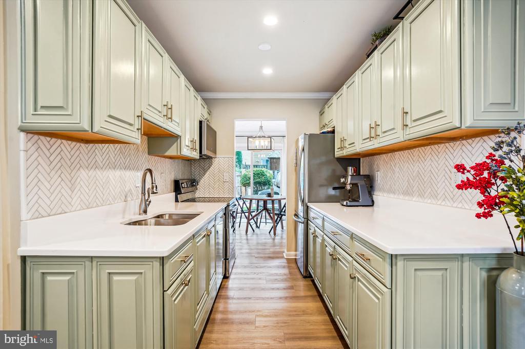 7 Longmeadow Dr