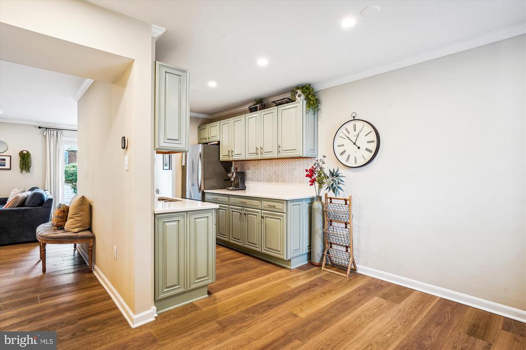 7 Longmeadow Dr