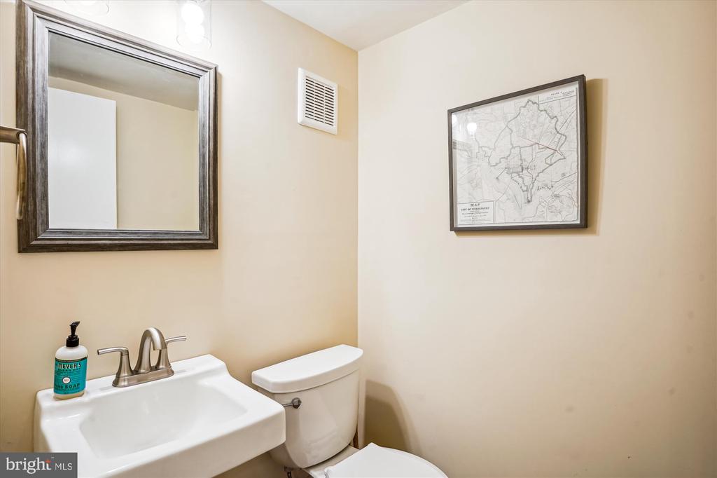 7 Longmeadow Dr