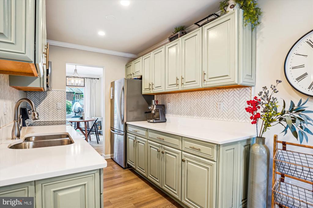 7 Longmeadow Dr