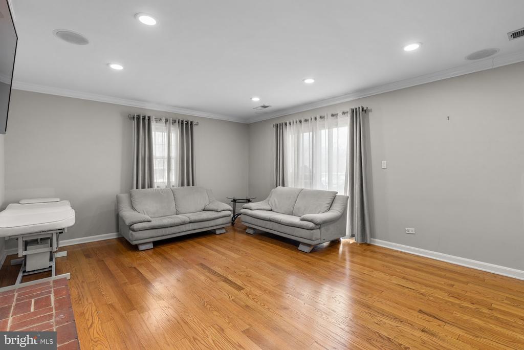 2900 Gracefield Rd