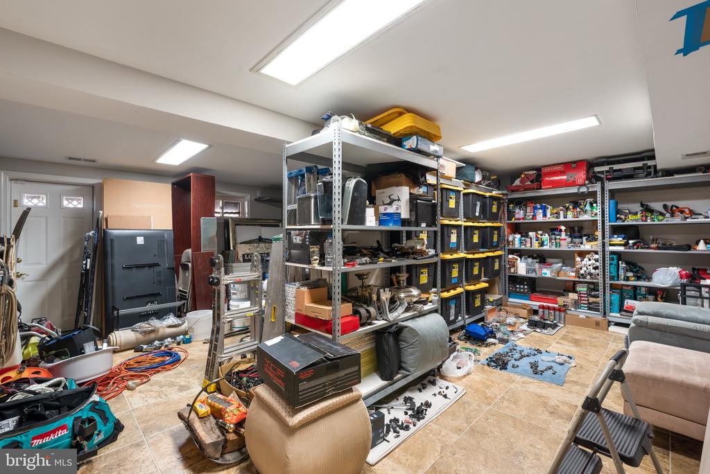 2900 Gracefield Rd