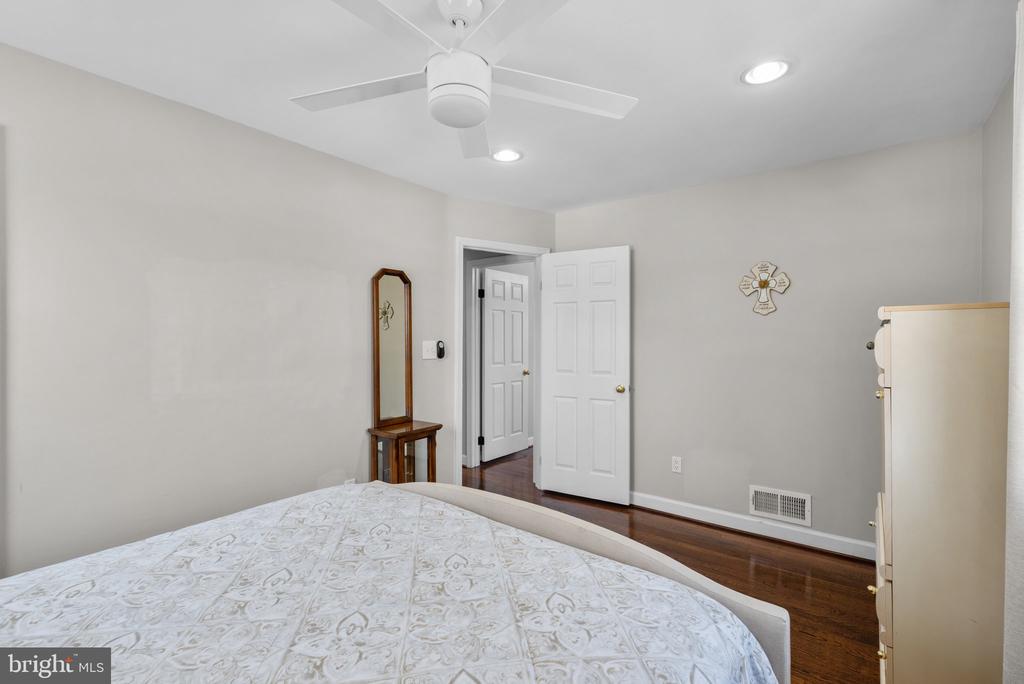 2900 Gracefield Rd