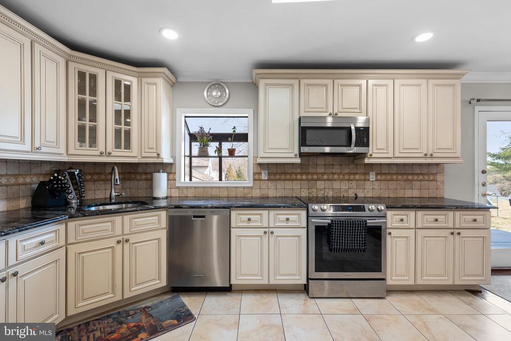 2900 Gracefield Rd