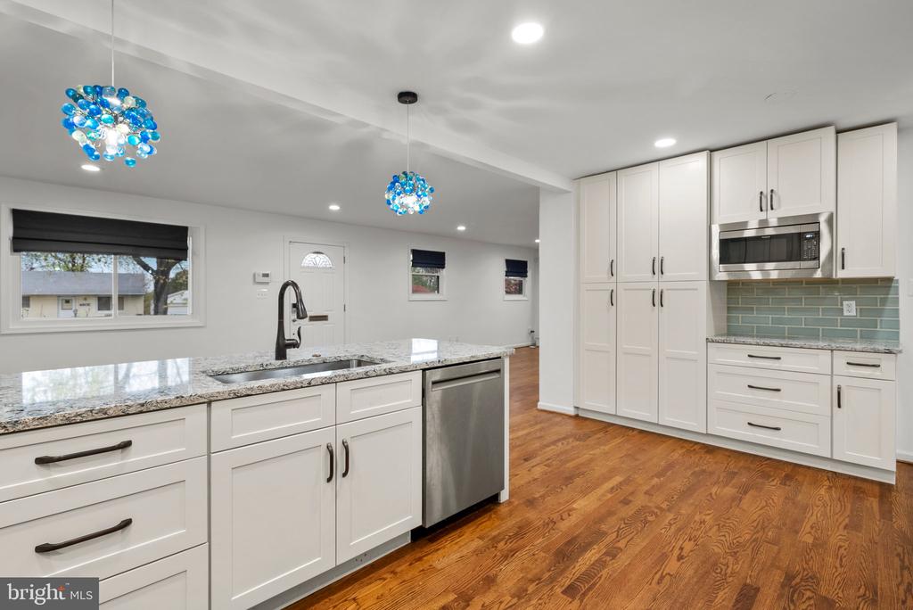 4606 WILWYN WAY