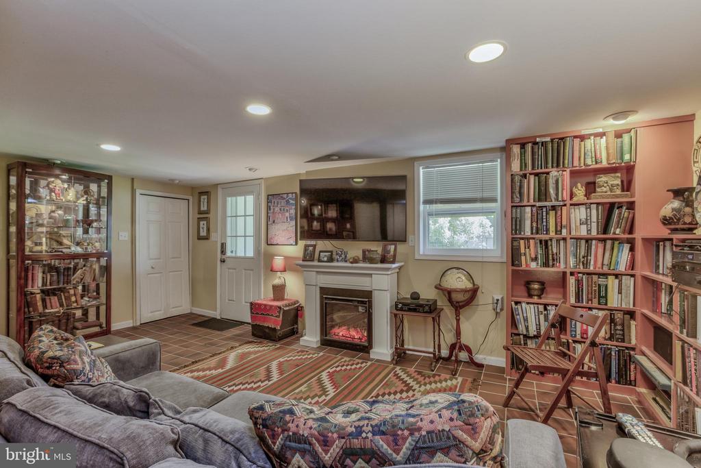 1803 CRAWFORD DRIVE