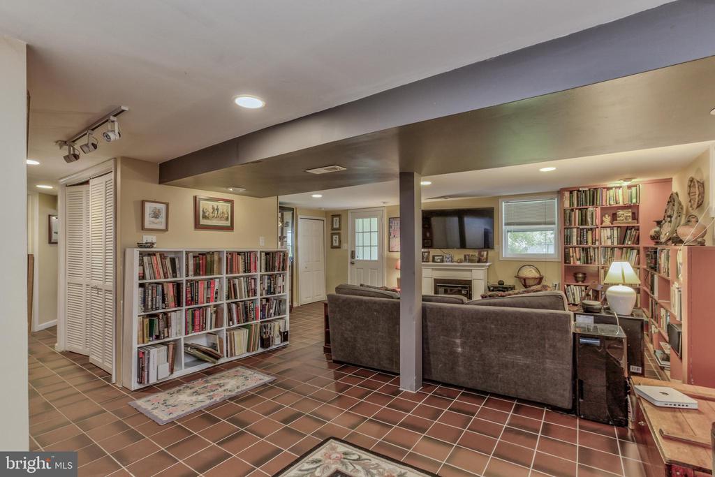 1803 CRAWFORD DRIVE