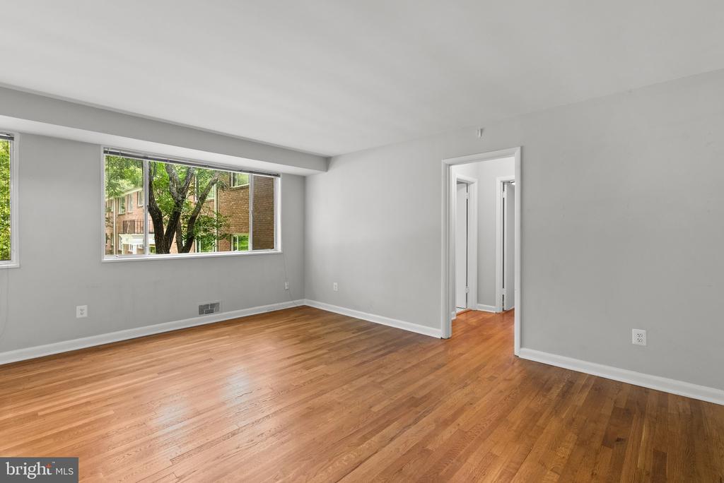 10501 MONTROSE AVENUE M-101
