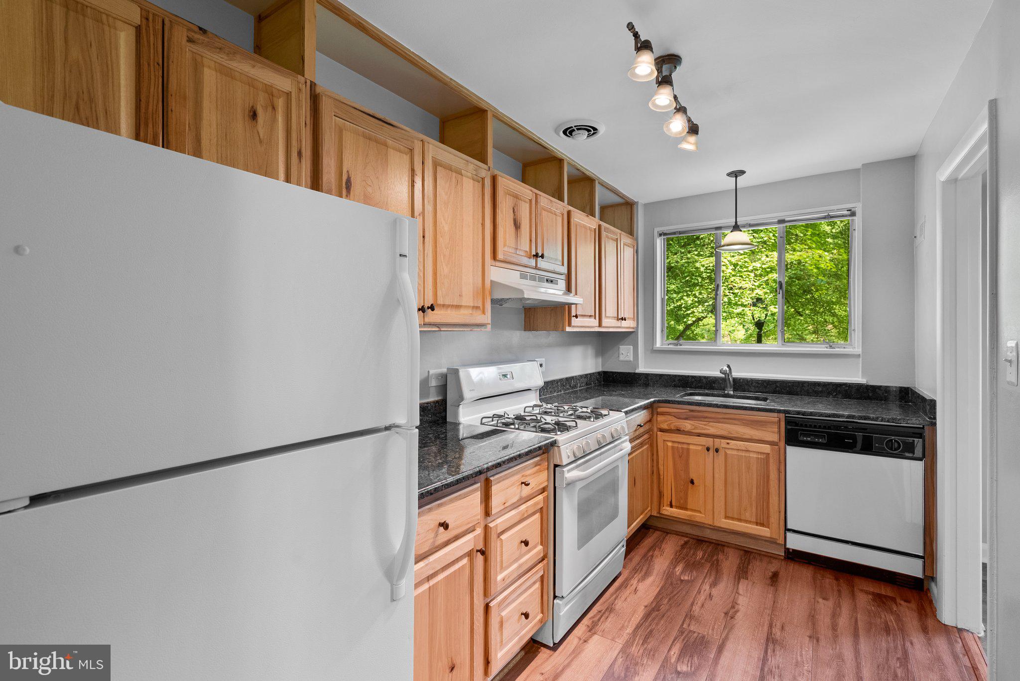 10501 MONTROSE AVENUE M-101