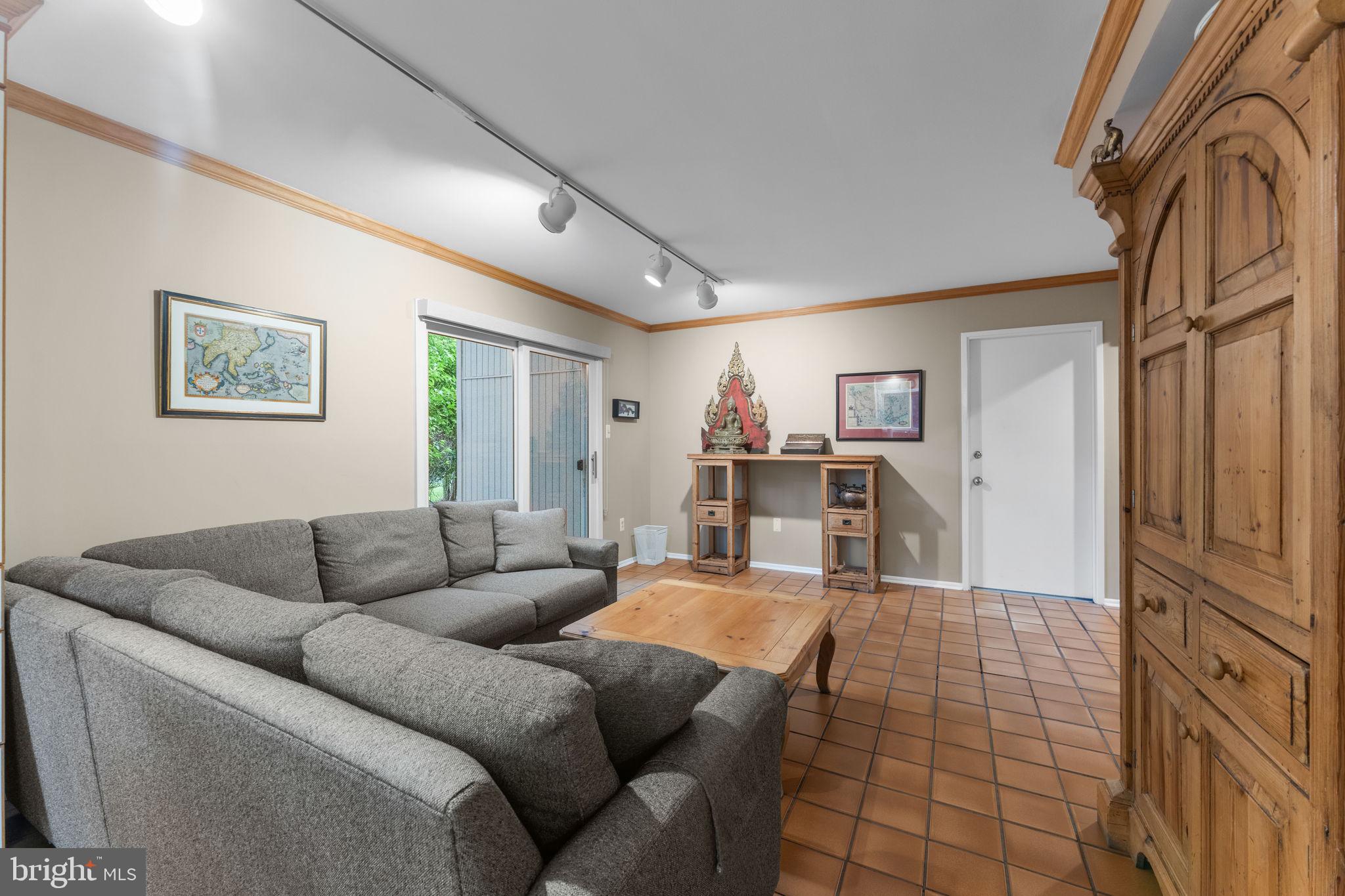 11141 Broad Green Dr