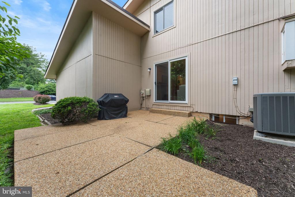 11141 Broad Green Dr
