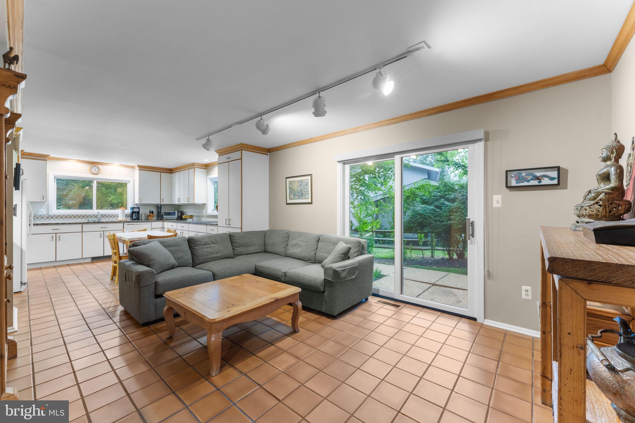 11141 Broad Green Dr