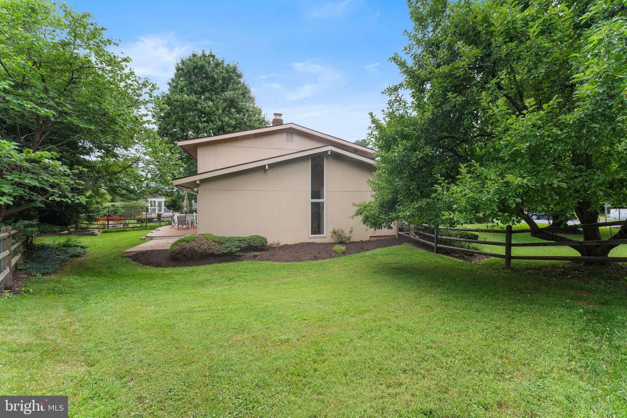 11141 Broad Green Dr