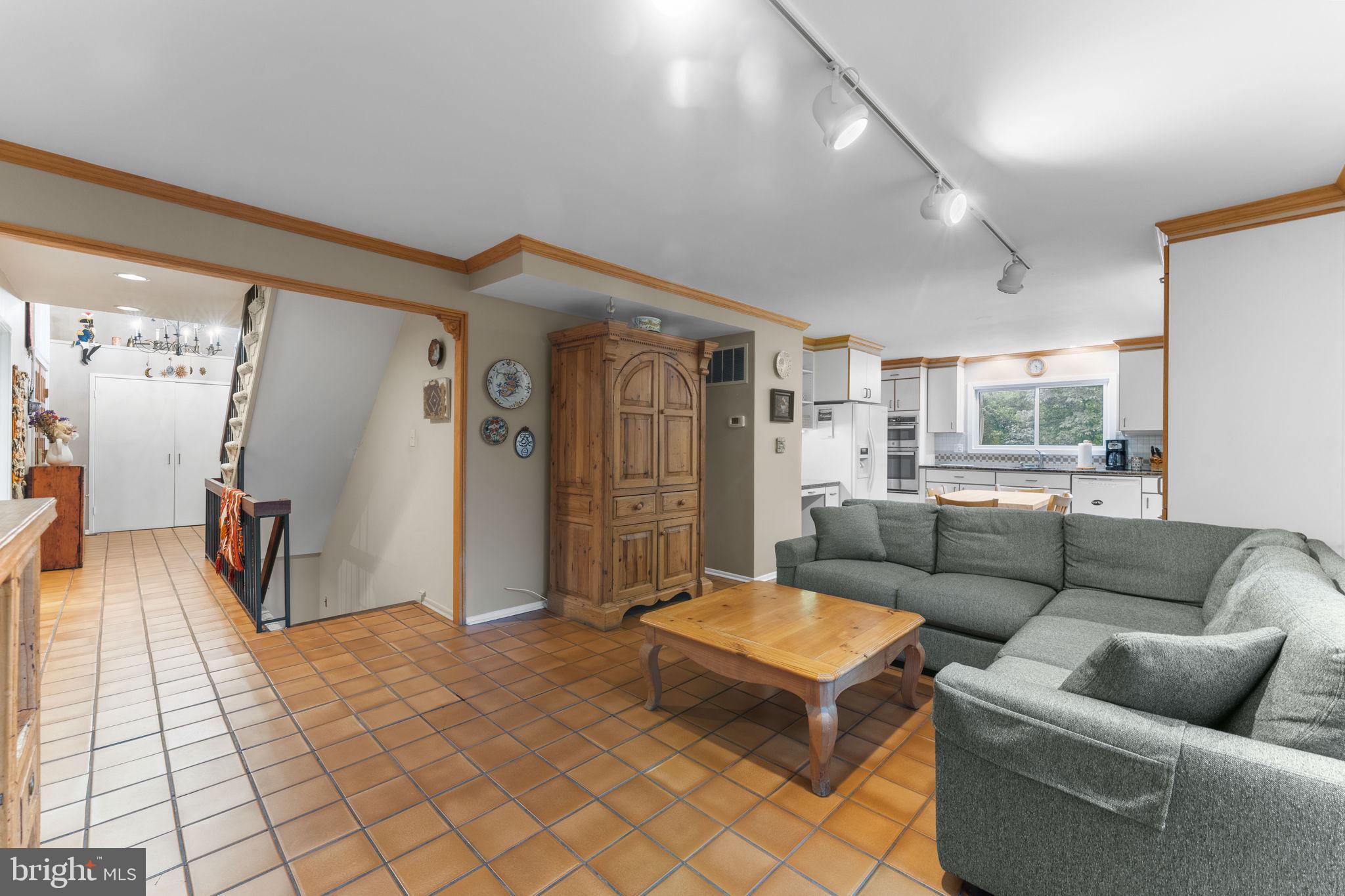11141 Broad Green Dr