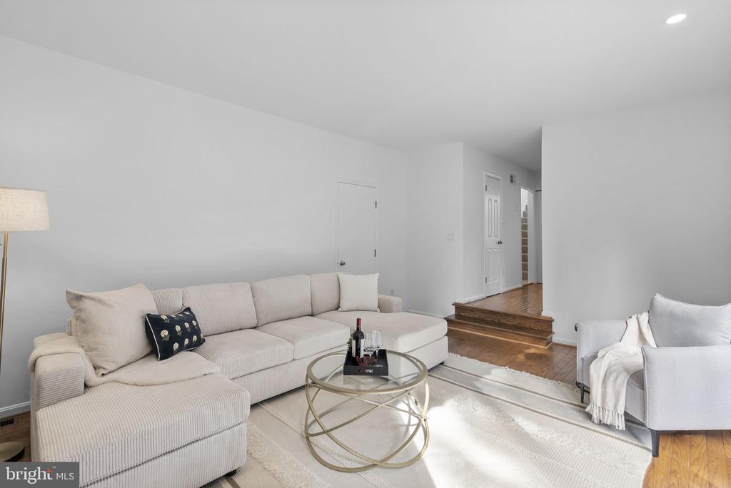 7 CLIFFE HILL