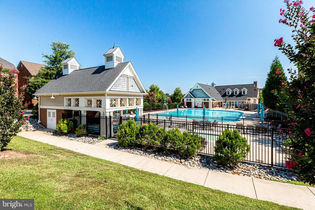 358 URBAN AVENUE Unit: 358