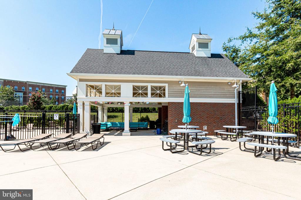 358 URBAN AVENUE Unit: 358