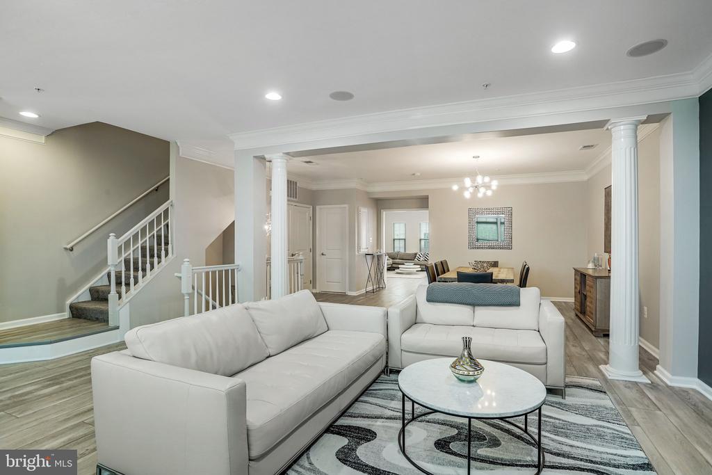 358 URBAN AVENUE Unit: 358