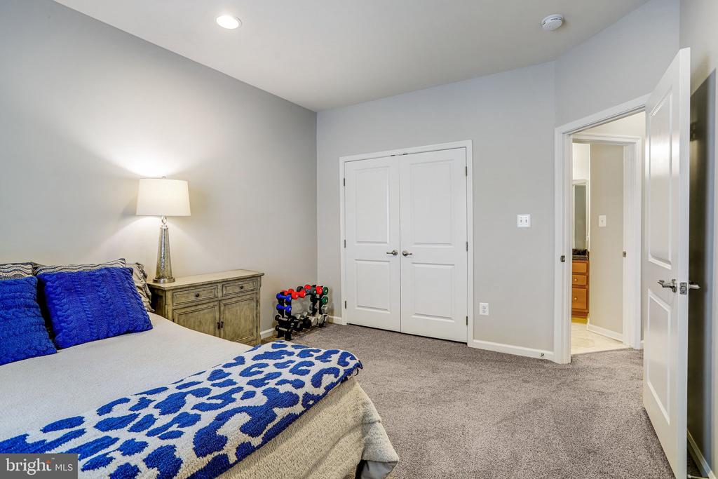 358 URBAN AVENUE Unit: 358