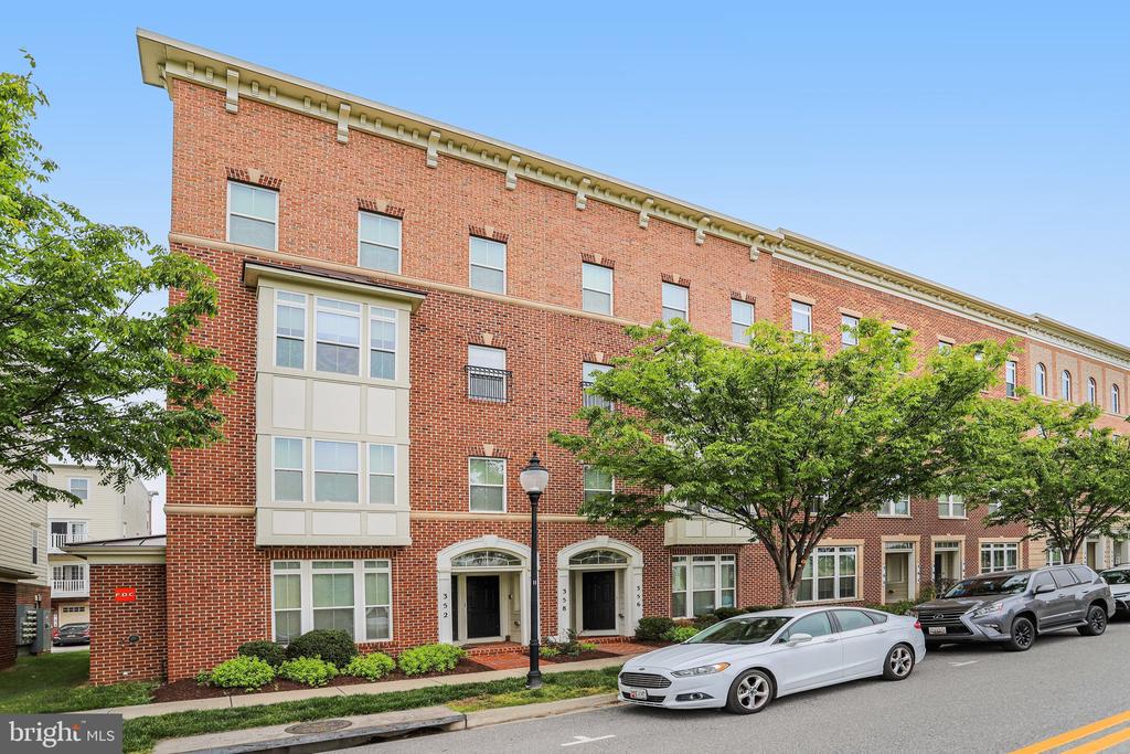 358 URBAN AVENUE Unit: 358