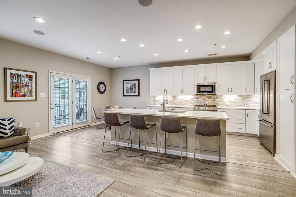 358 URBAN AVENUE Unit: 358