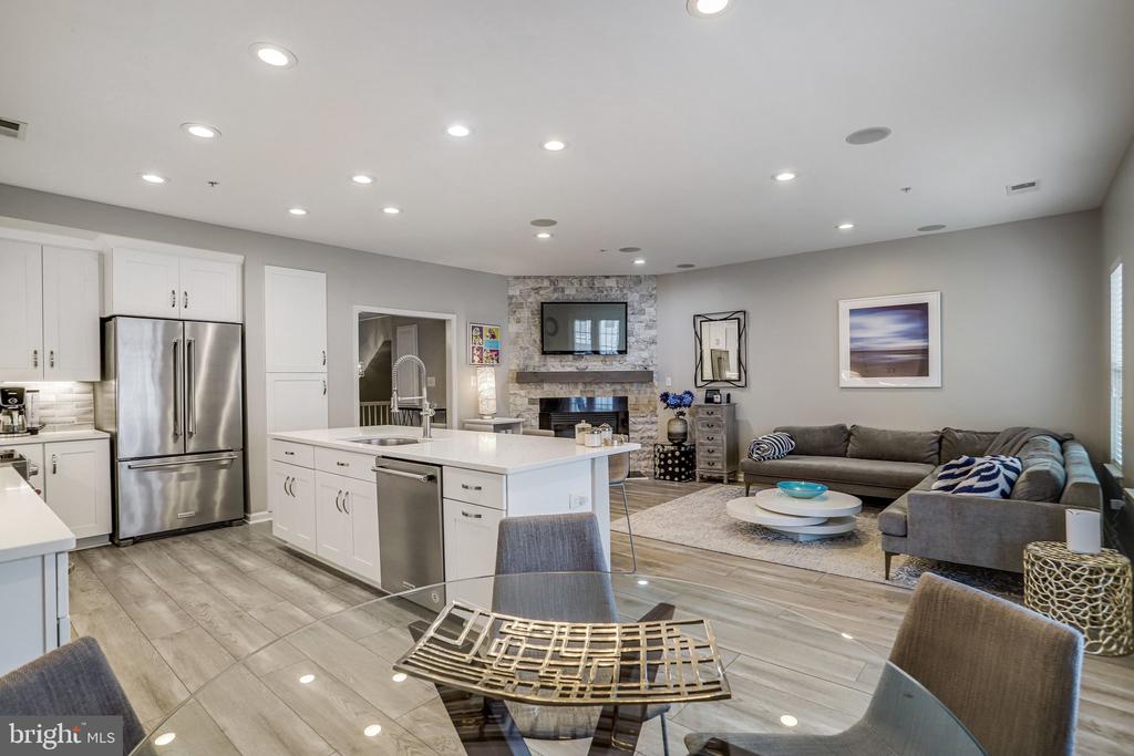 358 URBAN AVENUE Unit: 358