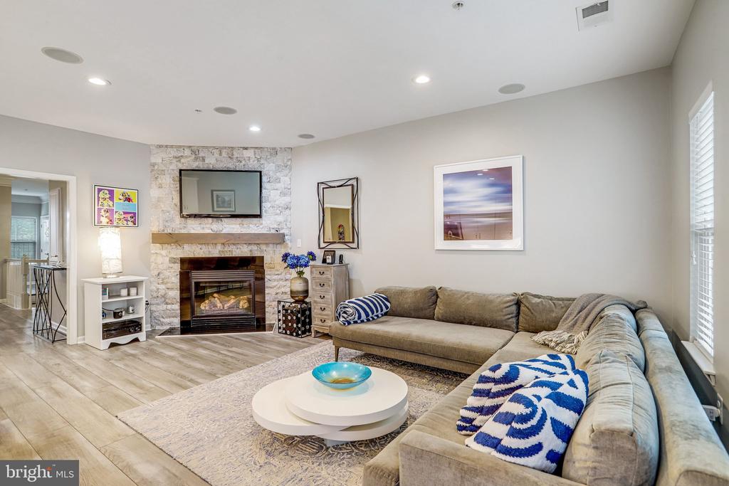 358 URBAN AVENUE Unit: 358
