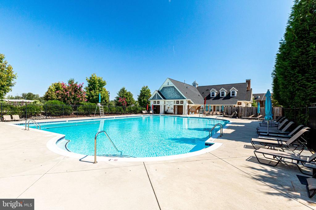 358 URBAN AVENUE Unit: 358