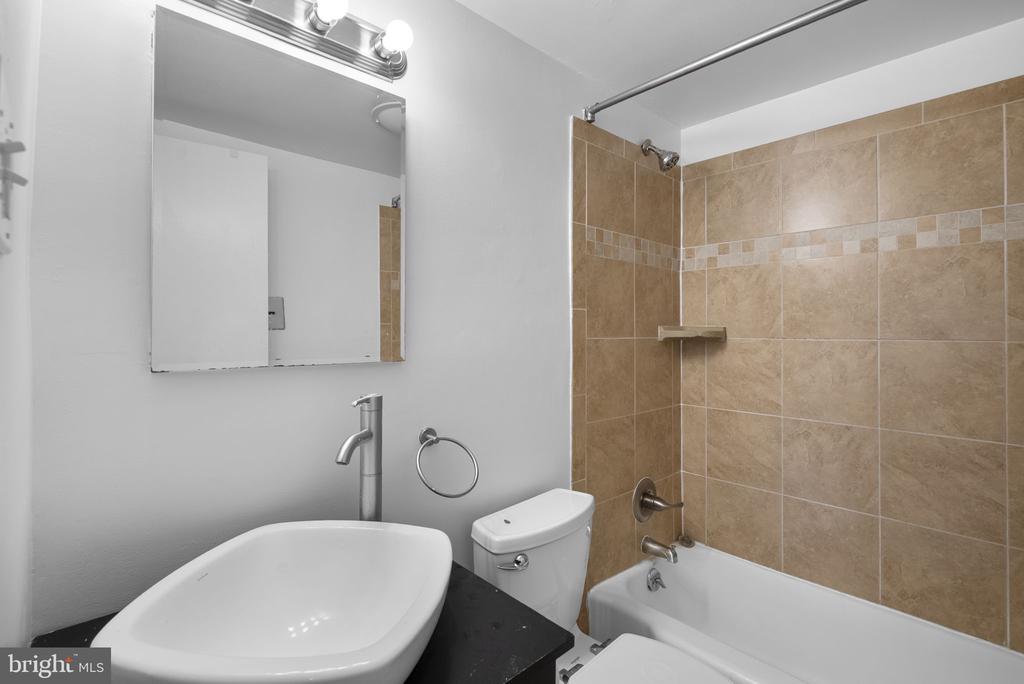 10201 GROSVENOR PLACE Unit: 1008