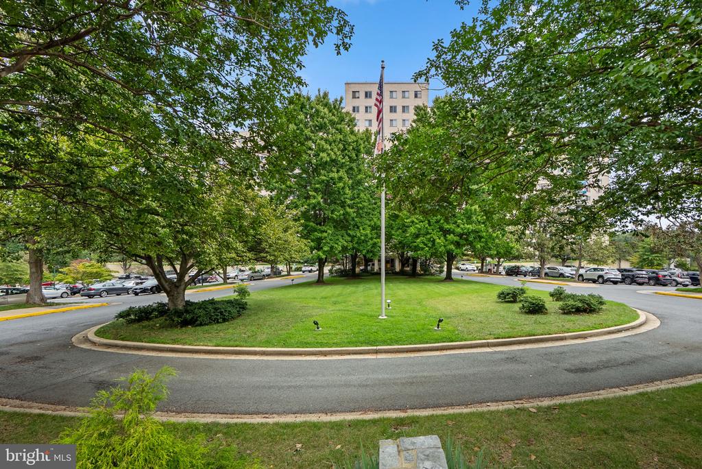 10201 GROSVENOR PLACE Unit: 1008