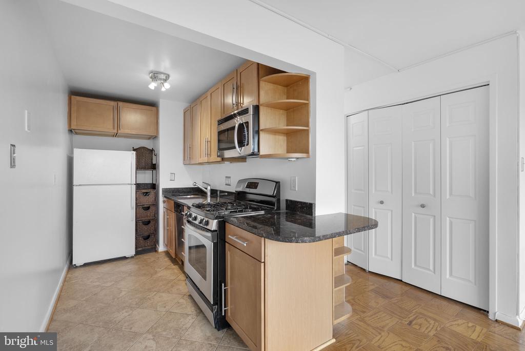 10201 GROSVENOR PLACE Unit: 1008