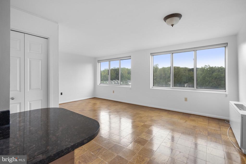 10201 GROSVENOR PLACE Unit: 1008