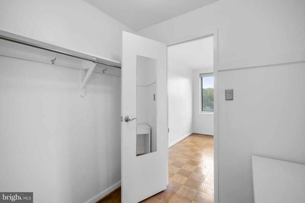 10201 GROSVENOR PLACE Unit: 1008