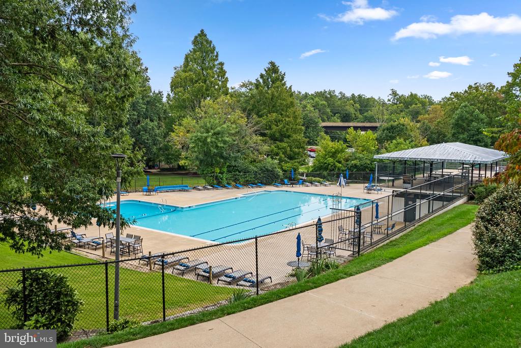 10201 GROSVENOR PLACE Unit: 1008