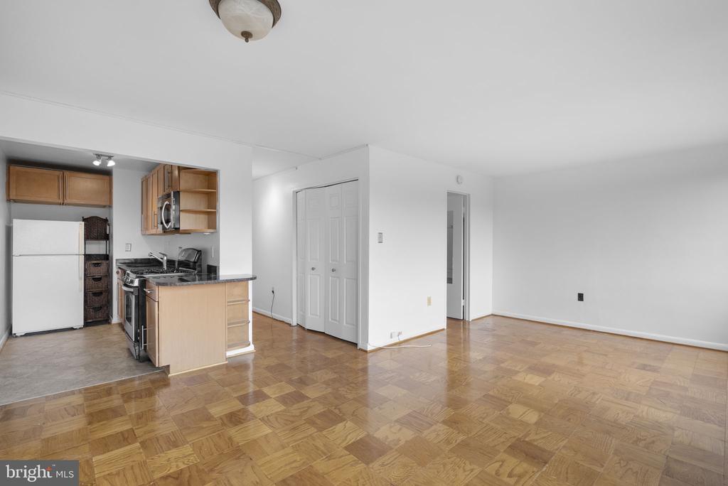 10201 GROSVENOR PLACE Unit: 1008