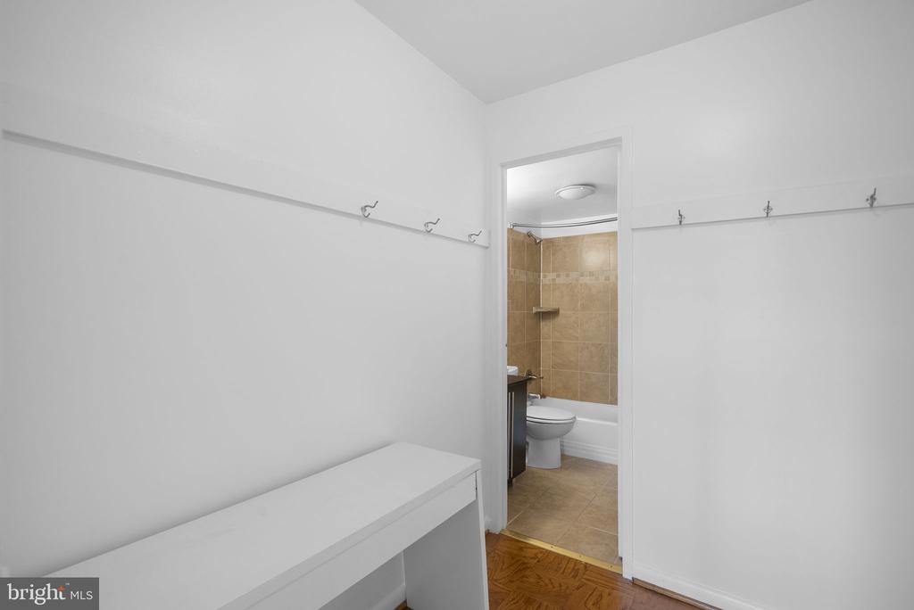 10201 GROSVENOR PLACE Unit: 1008