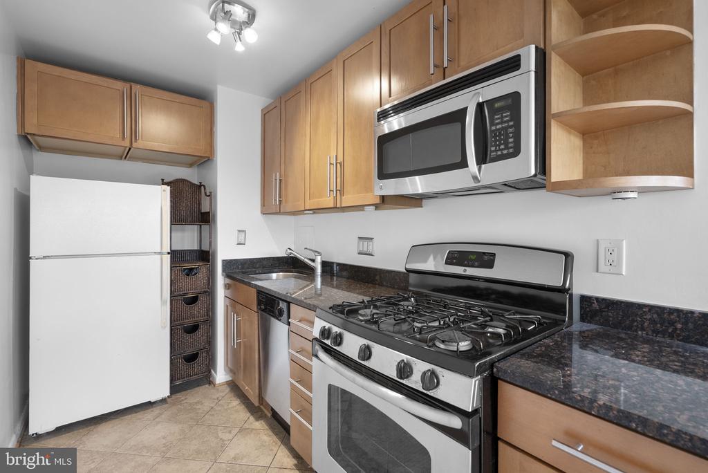 10201 GROSVENOR PLACE Unit: 1008