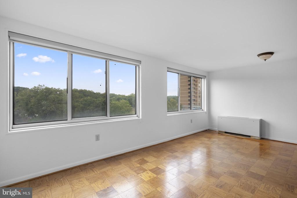 10201 GROSVENOR PLACE Unit: 1008