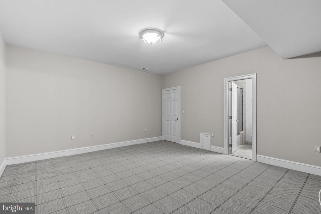 13611 DEAKINS LANE