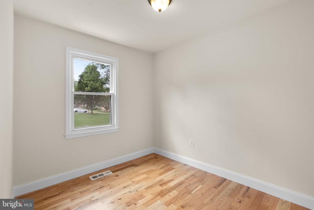 950 PAULSBORO DRIVE
