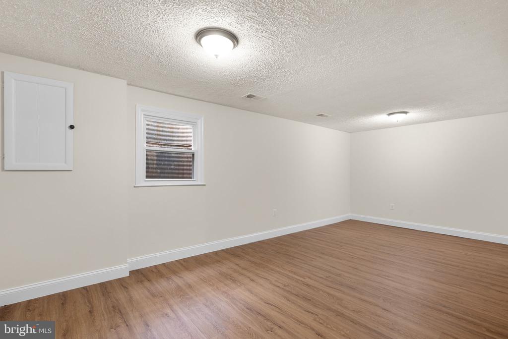 950 PAULSBORO DRIVE