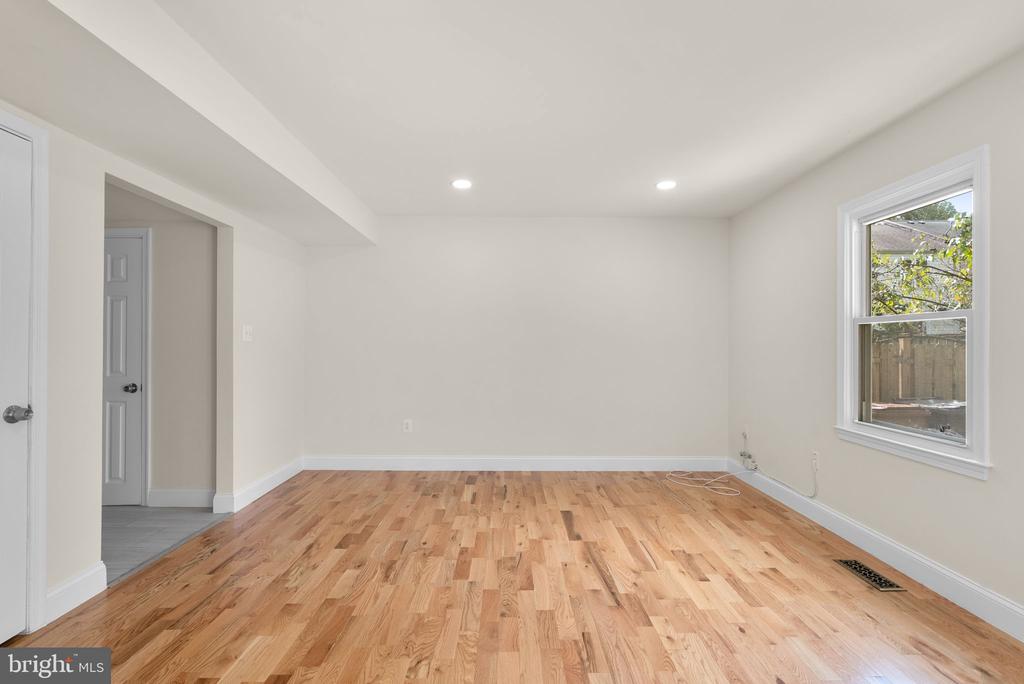950 PAULSBORO DRIVE