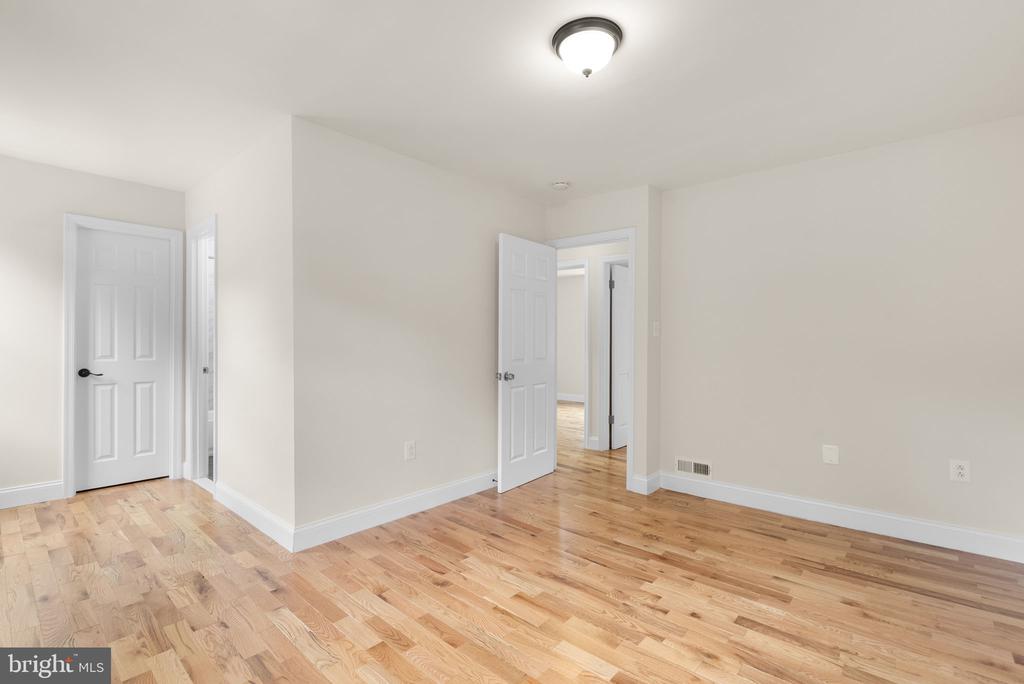 950 PAULSBORO DRIVE