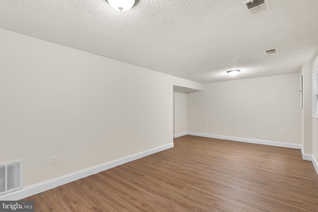 950 PAULSBORO DRIVE