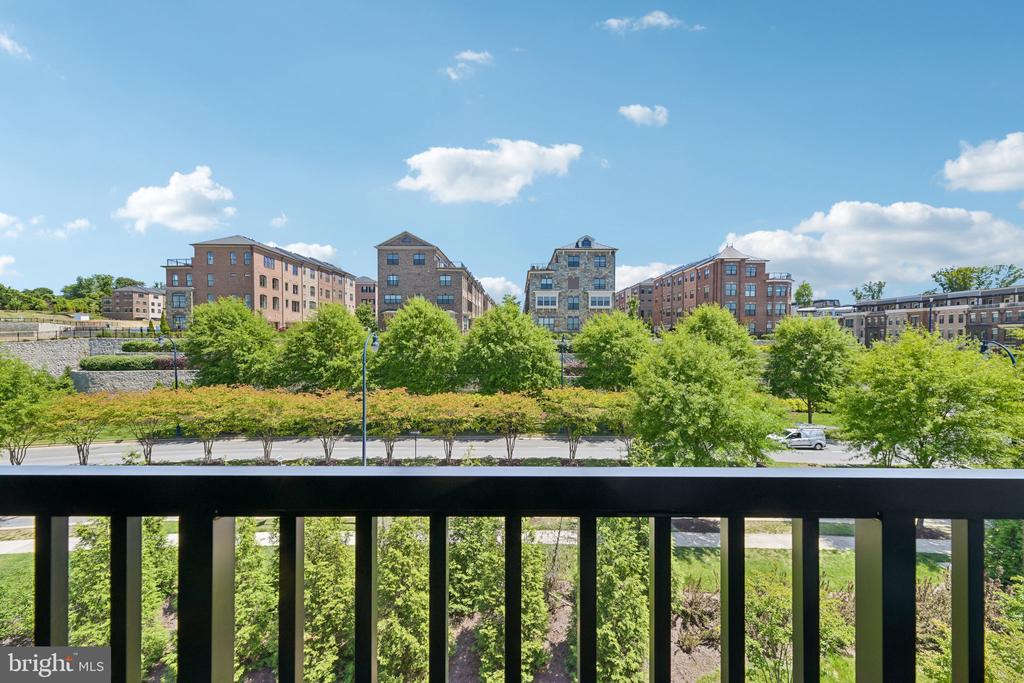 104 SAINT IVES PLACE Unit: 402