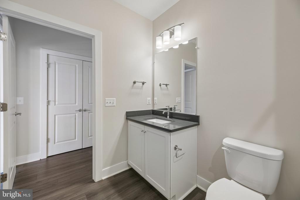 104 SAINT IVES PLACE Unit: 402