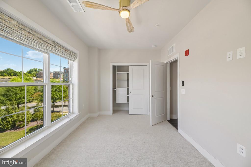 104 SAINT IVES PLACE Unit: 402