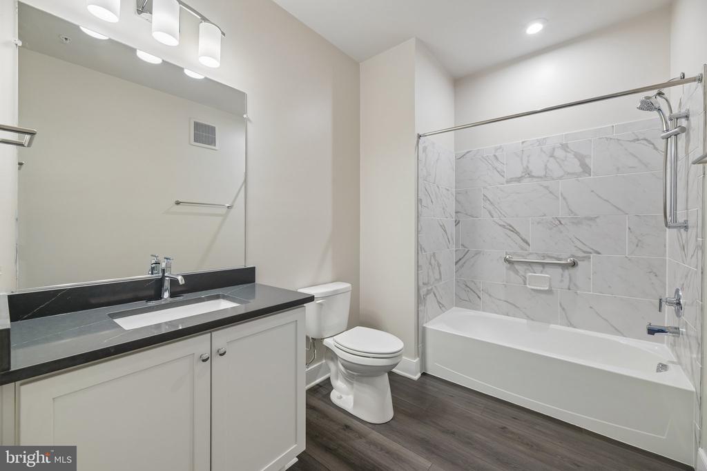 104 SAINT IVES PLACE Unit: 402
